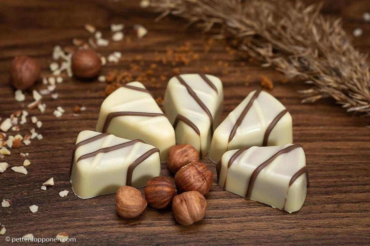  Pähkinäinen suklaakonvehti 