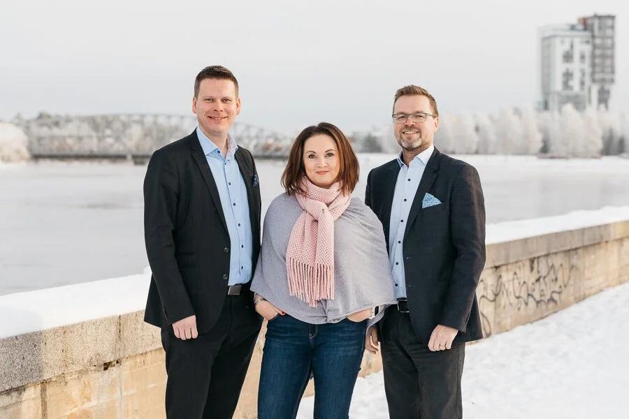 Henkilökuvat ulkona pakkasessa Oulussa | Valokuvaaja Oulu