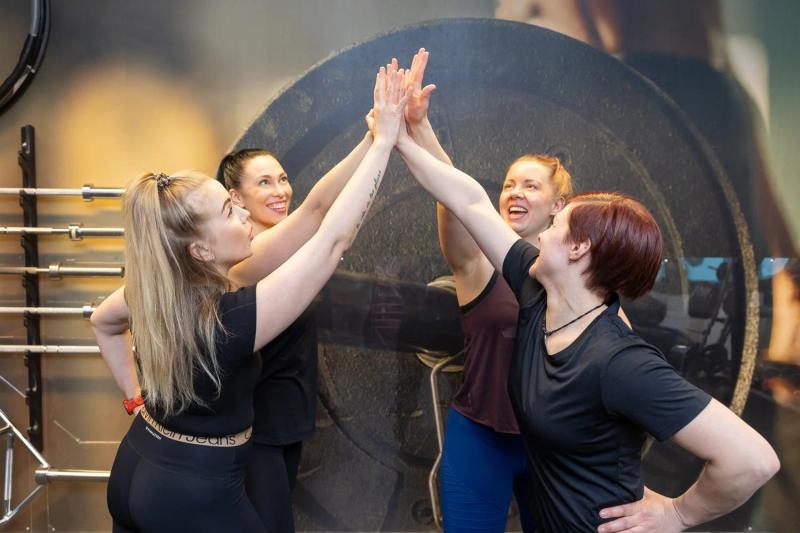 Brändikuvia naisten Liikuntakeskus Ololle