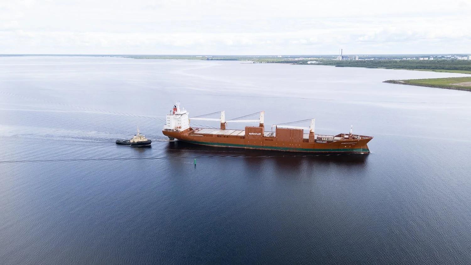 Spliethoff m/v Sampogracht — Arrival and First Loading at the Port of Oulu