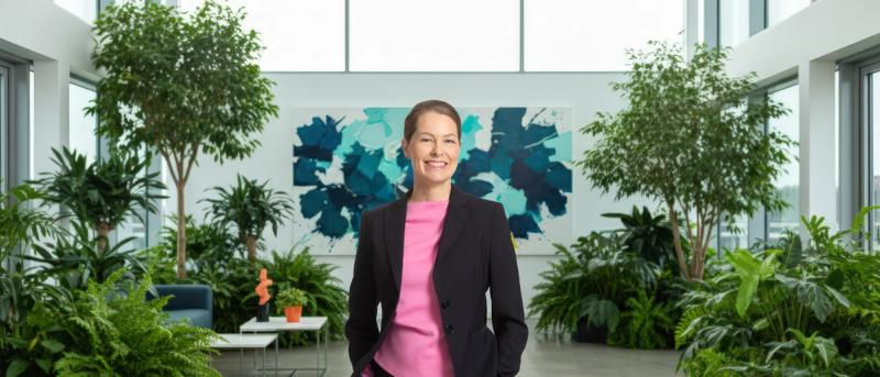 Studiokuvaus ja taustat AI:lla – uudet henkilökuvat Finapartner Oy:lle