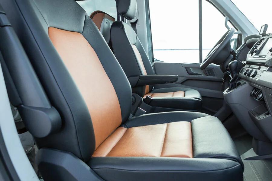  Nahkaverhoilut retkeilyautossa 