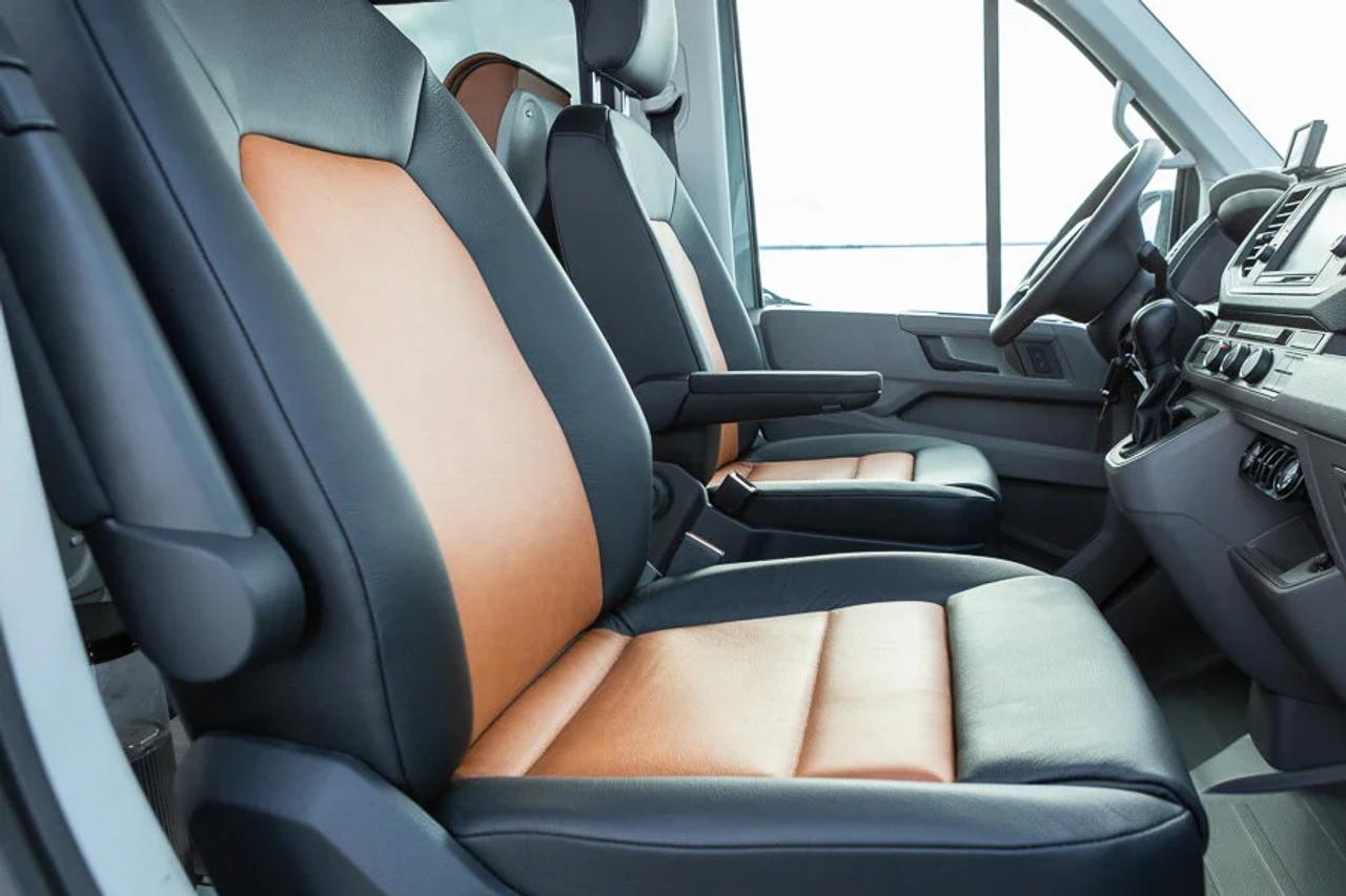  Nahkaverhoilut retkeilyautossa 