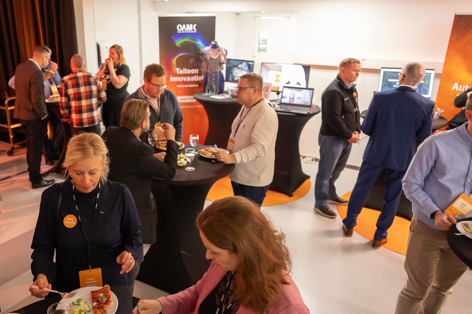 Oamkin alumni- ja sidosryhmätapahtuman (afterwork) tapahtumakuvaus Linnanmaan kampuksella