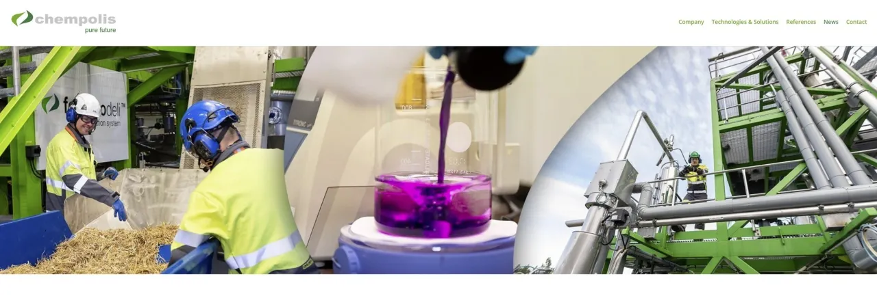 Violettia nestettä laboratorioastiassa.