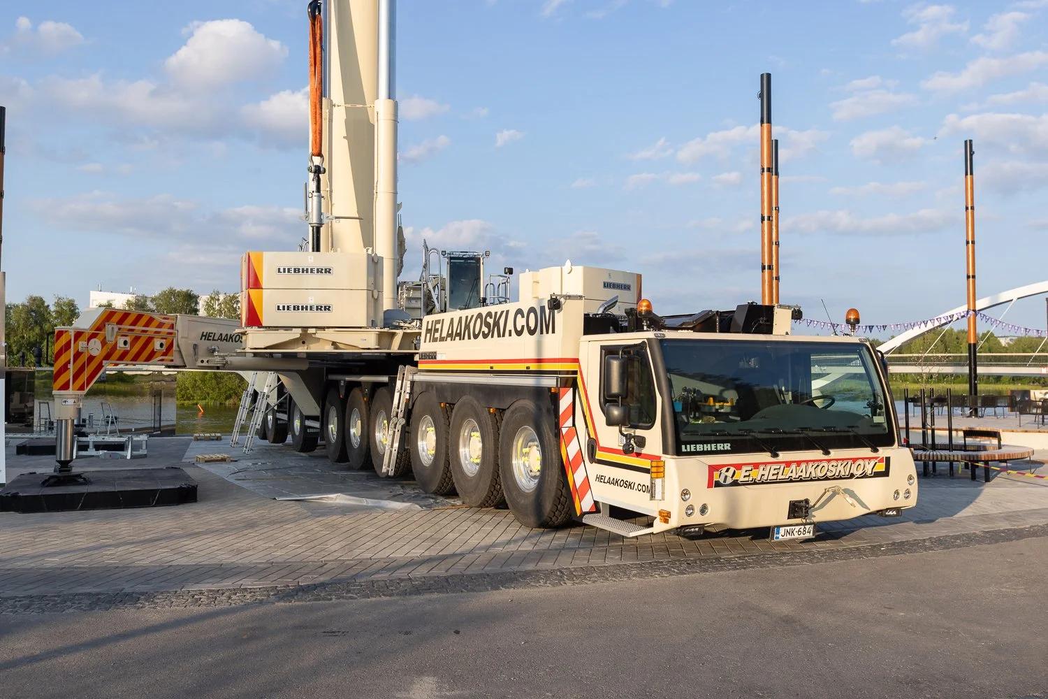 Yrityskuvaukset Oulussa: Nostovideo ja valokuvat E. Helaakoskelle