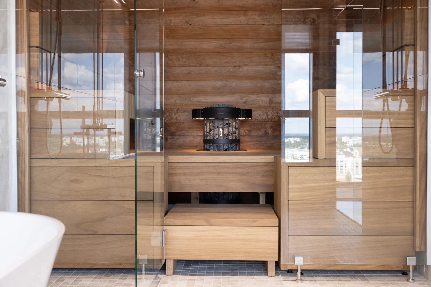 Esittelyvideo, lyhytvideoita sekä valokuvia Skanska Kodeille Oulun Plaanatornin asunnosta