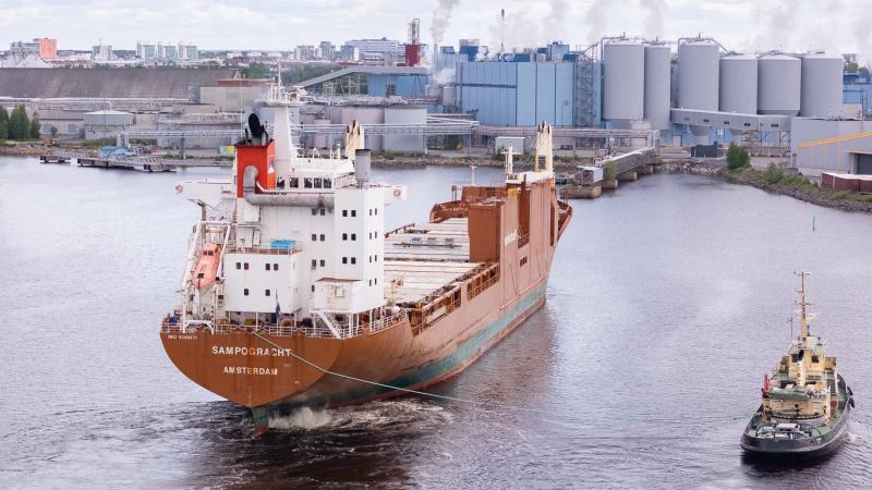 Spliethoff m/v Sampogracht – Saapuminen ja ensilastaus Oulun satamassa