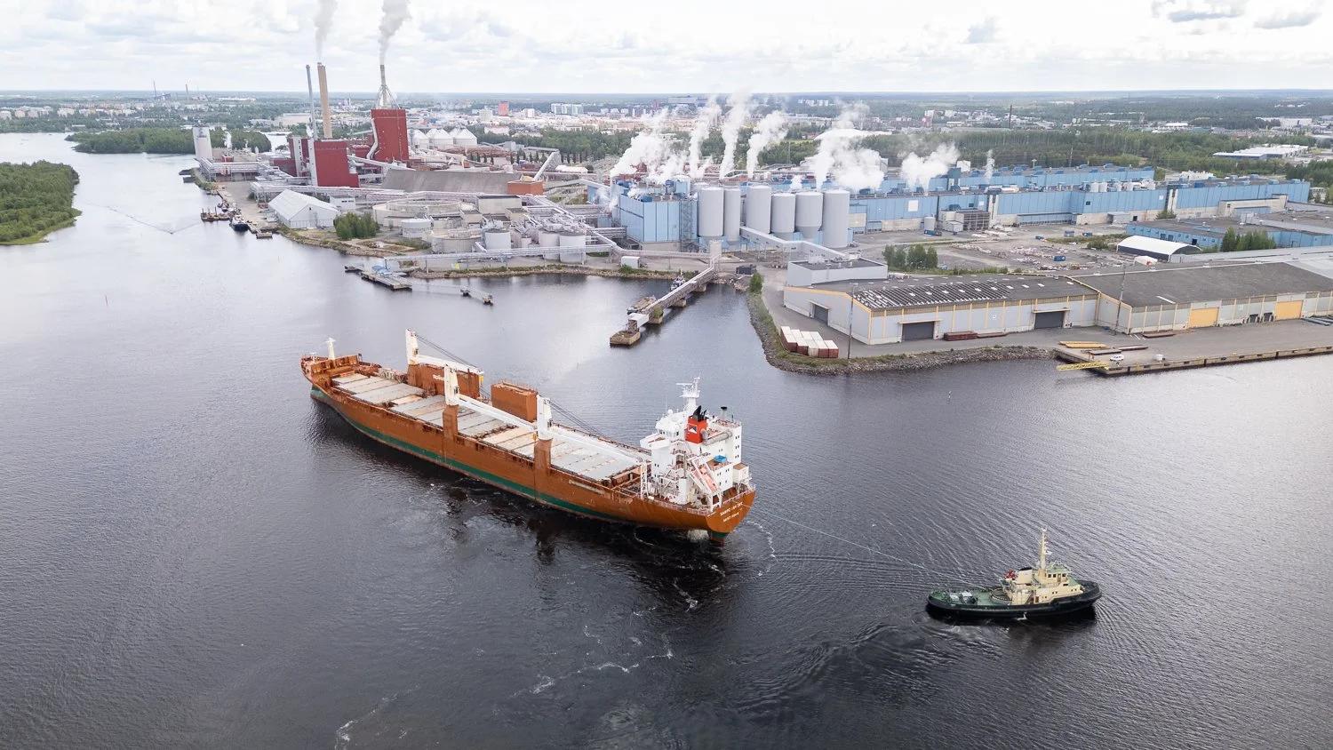 Spliethoff m/v Sampogracht — Arrival and First Loading at the Port of Oulu