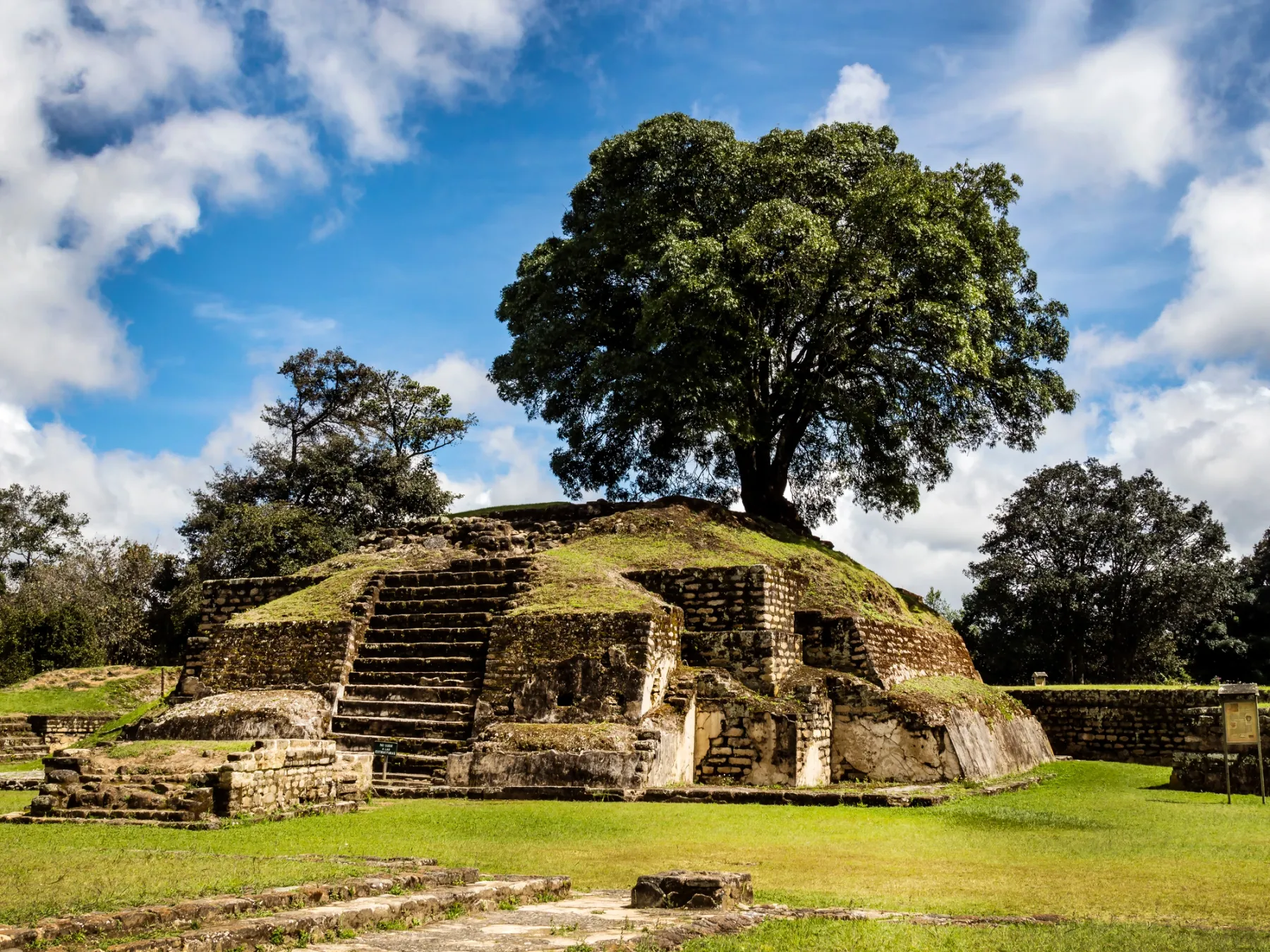 Sitio Arqueológico Iximché