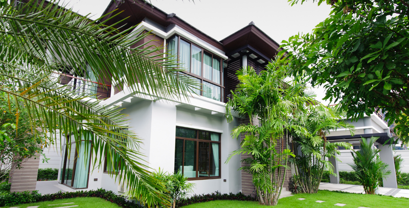 Maison moderne avec jardin