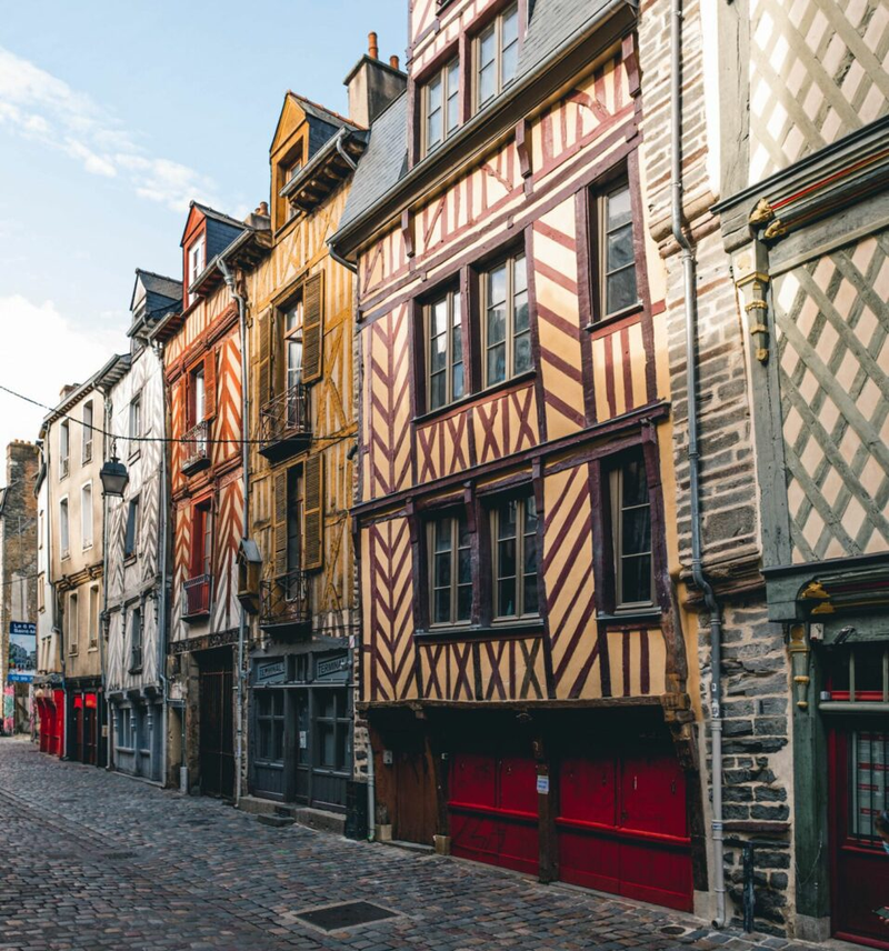 Vue du centre historique de Rennes avec ses maisons à pans de bois