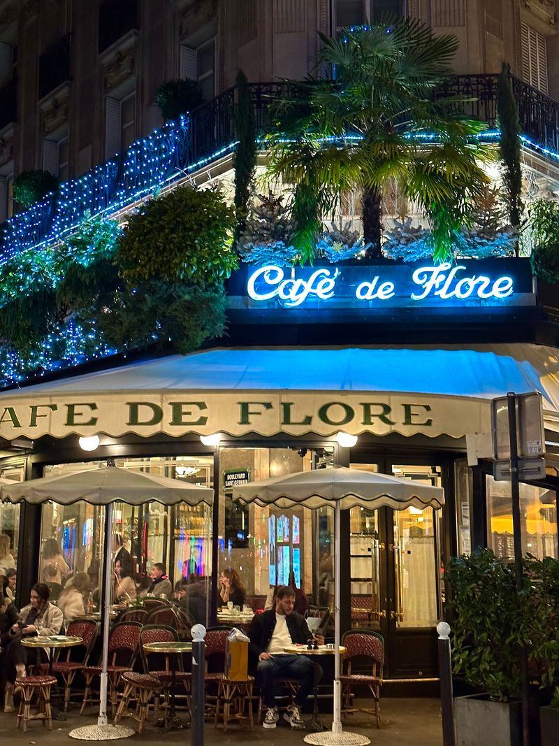 Paris - Café de Flore à Saint-Germain-des-Prés