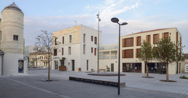 Centre de Pessac et ses façades blanches modernes