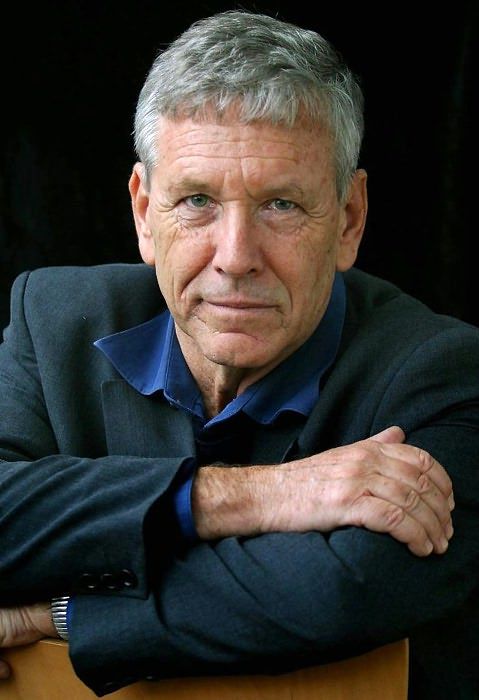 Amos Oz