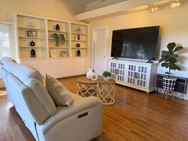 A shared living space at Finecrest Villa