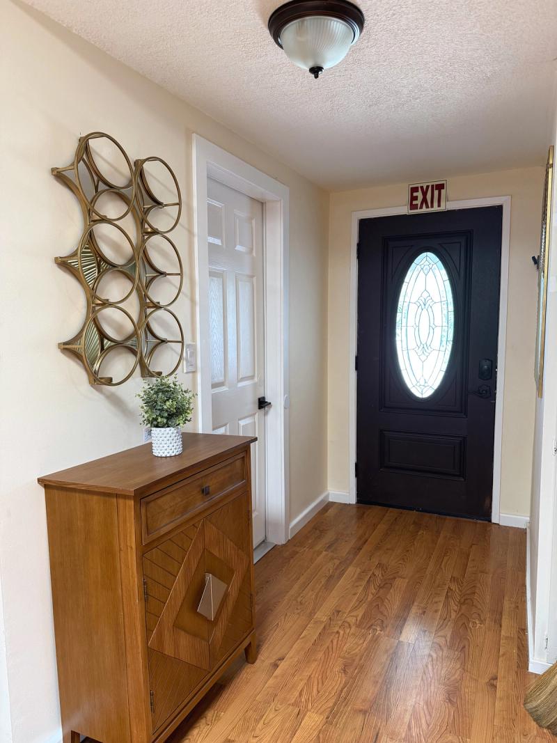 Entry hallway at Finecrest Villa