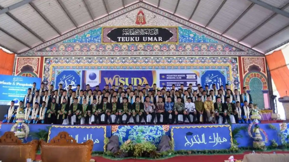 223 Santri Pesantren Misbahul Ulum Diwisuda, Delapan Raih Cumlaude
