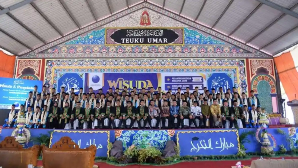 223 Santri Pesantren Misbahul Ulum Diwisuda, Delapan Raih Cumlaude