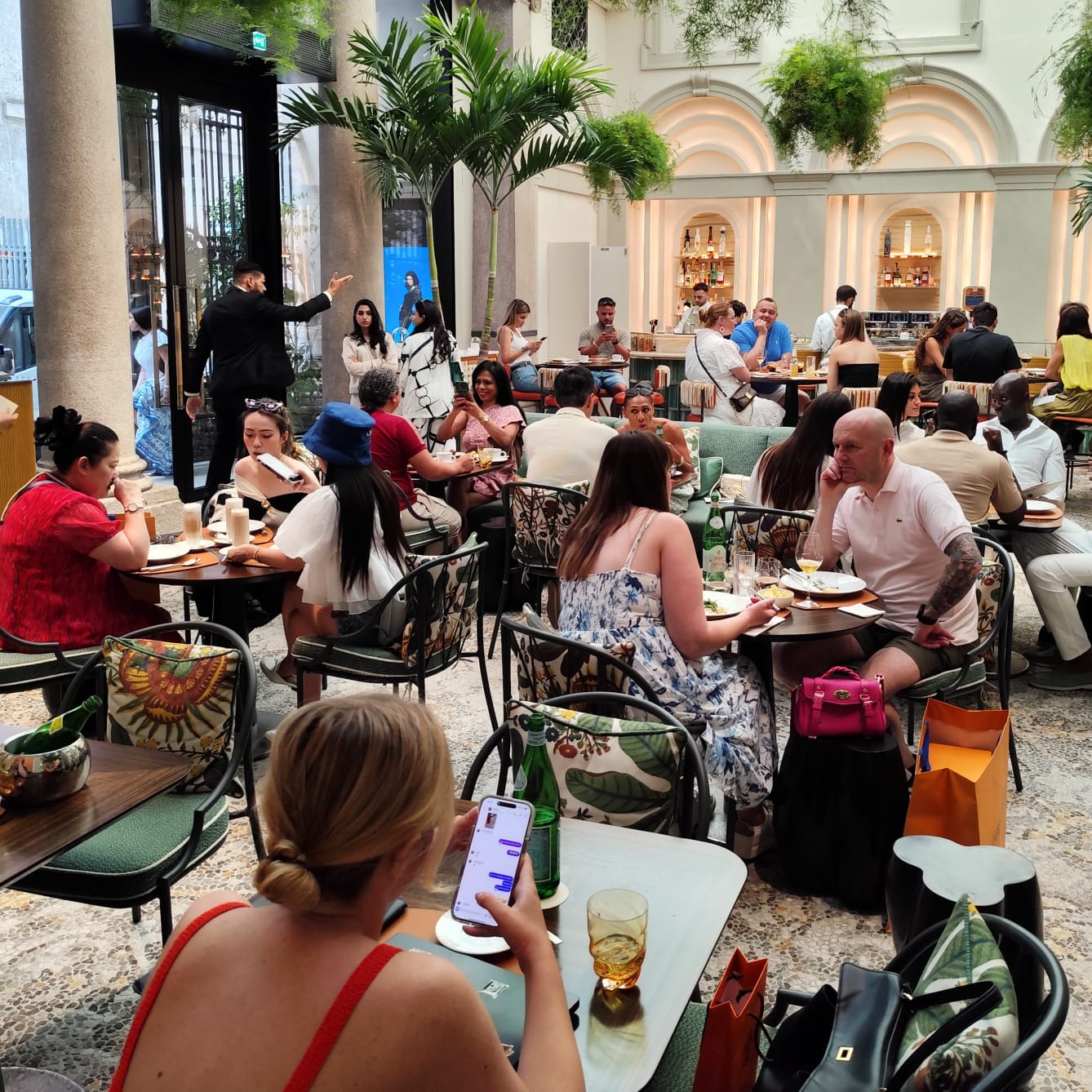 Louis Vuitton Café Milan