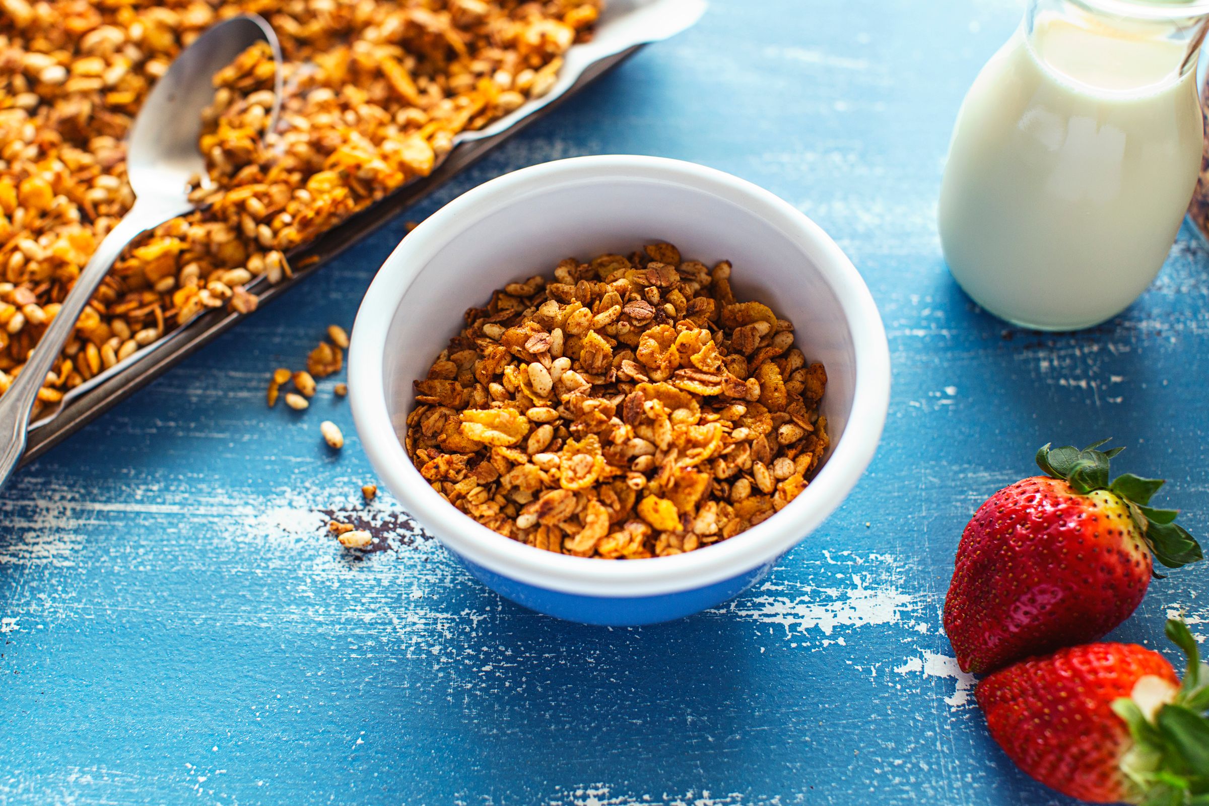 Super Crunchy Cornflake Granola - Cocoon Cooks