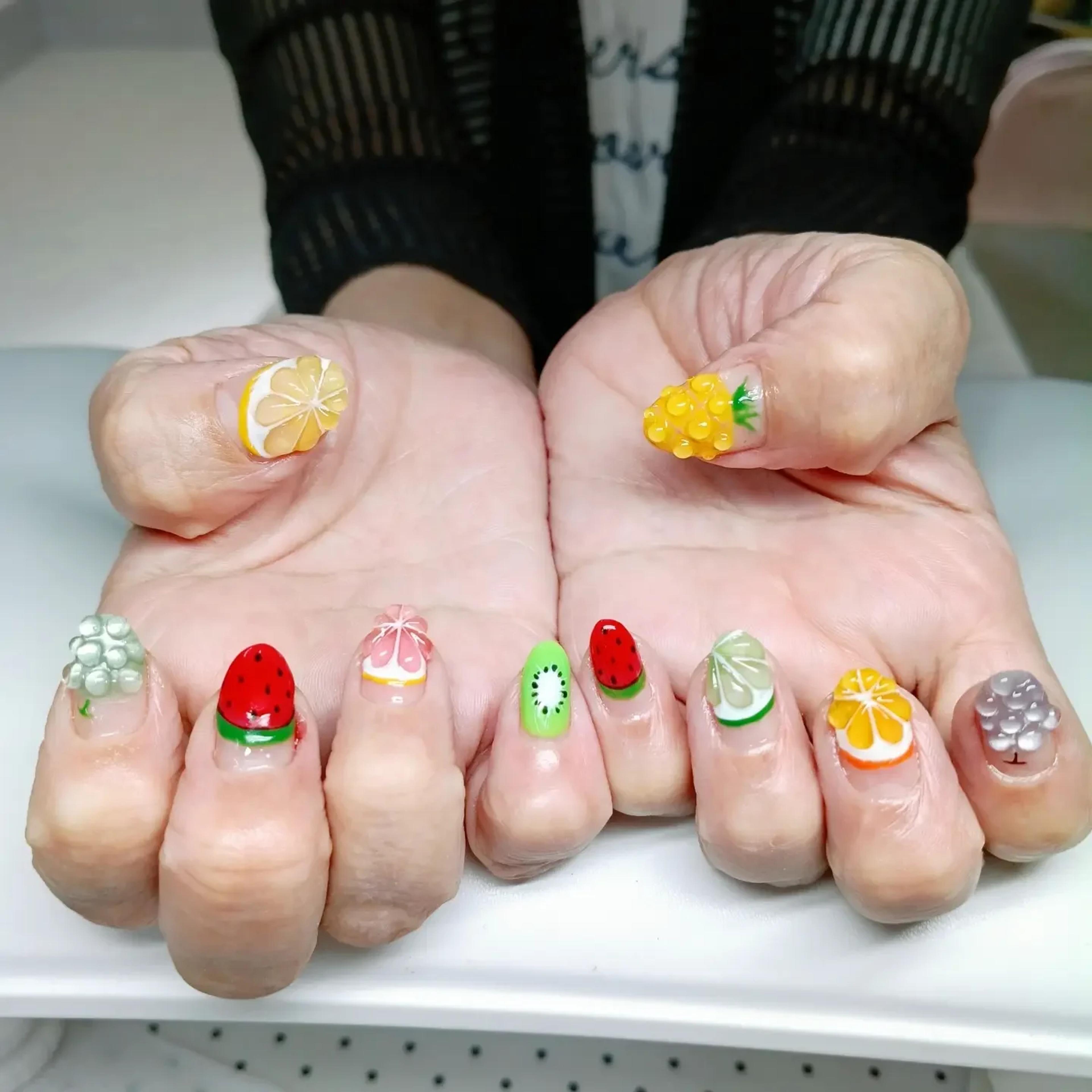 カラフルなフルーツネイル💅