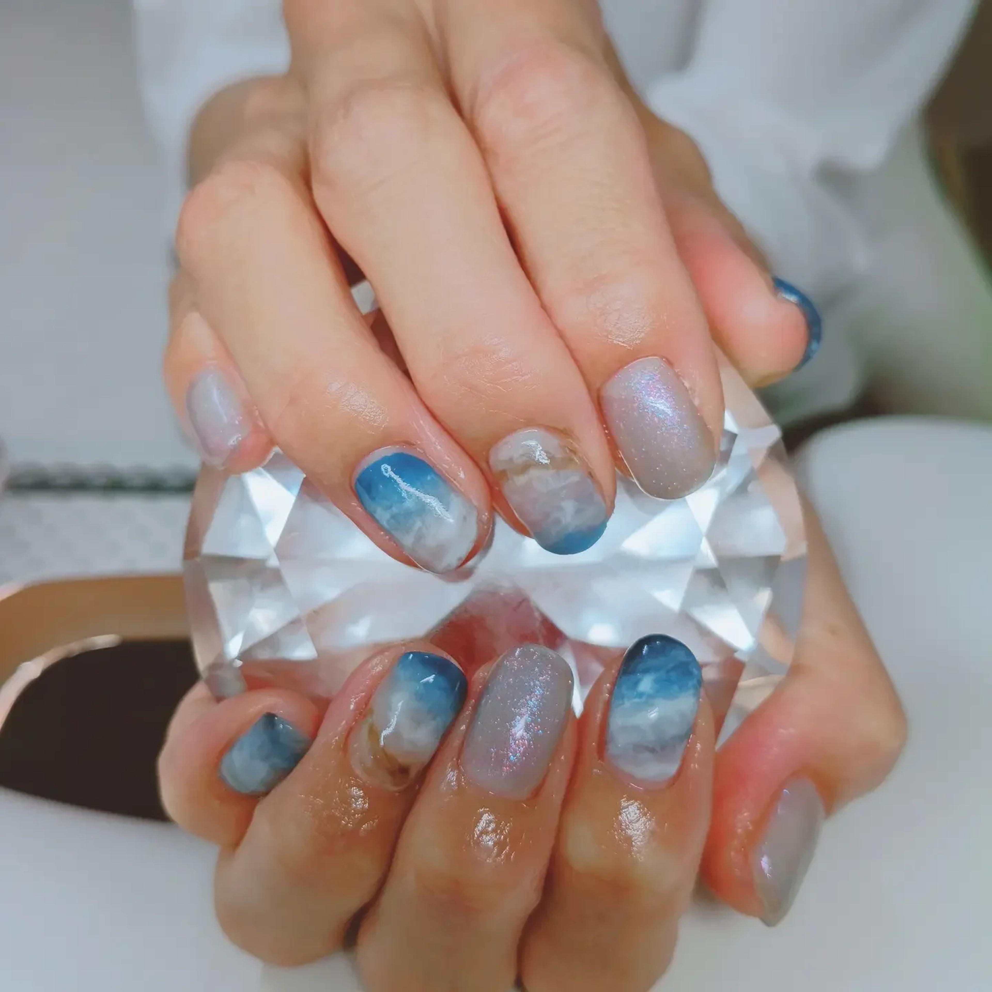 海にも空にも見えるニュアンスデザインネイル