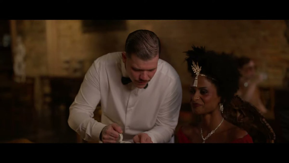 Ferrugem em outro cenário do clipe Amar ou Odiar