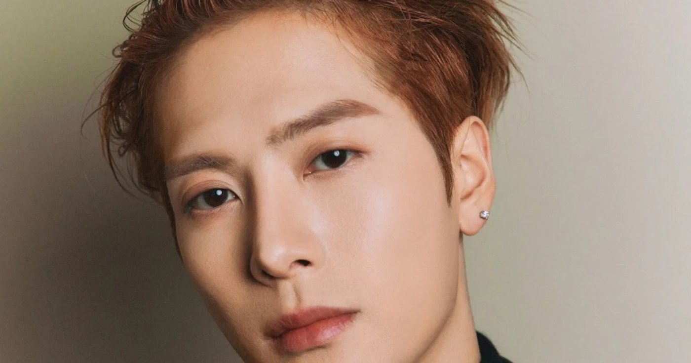 Jackson Wang em retrato de divulgação