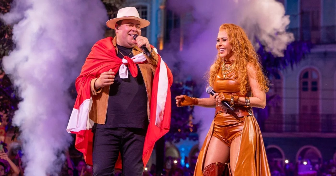 Rey Vaqueiro e Joelma cantam no palco do projeto em Belém