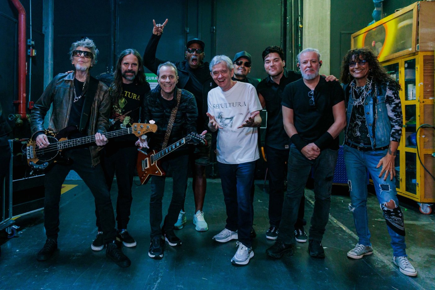 Sepultura, Titãs, Luiz Caldas e Serginho Groisman no Altas Horas