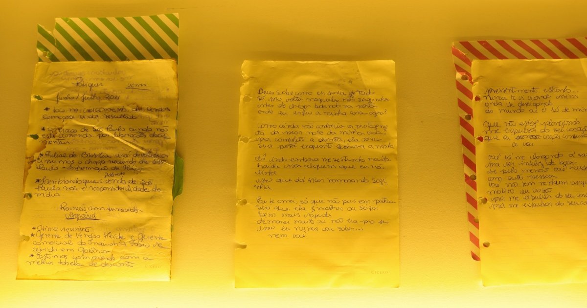 Ambiente da exposição Sentimento Louco, dedicada a Marília Mendonça.