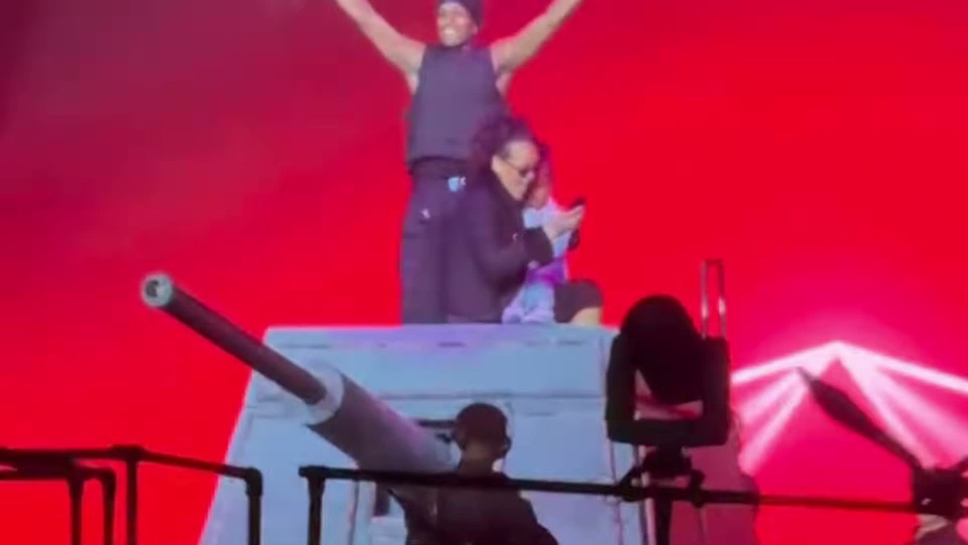 Rihanna com Riot no palco de A$AP Rocky em Copenhague