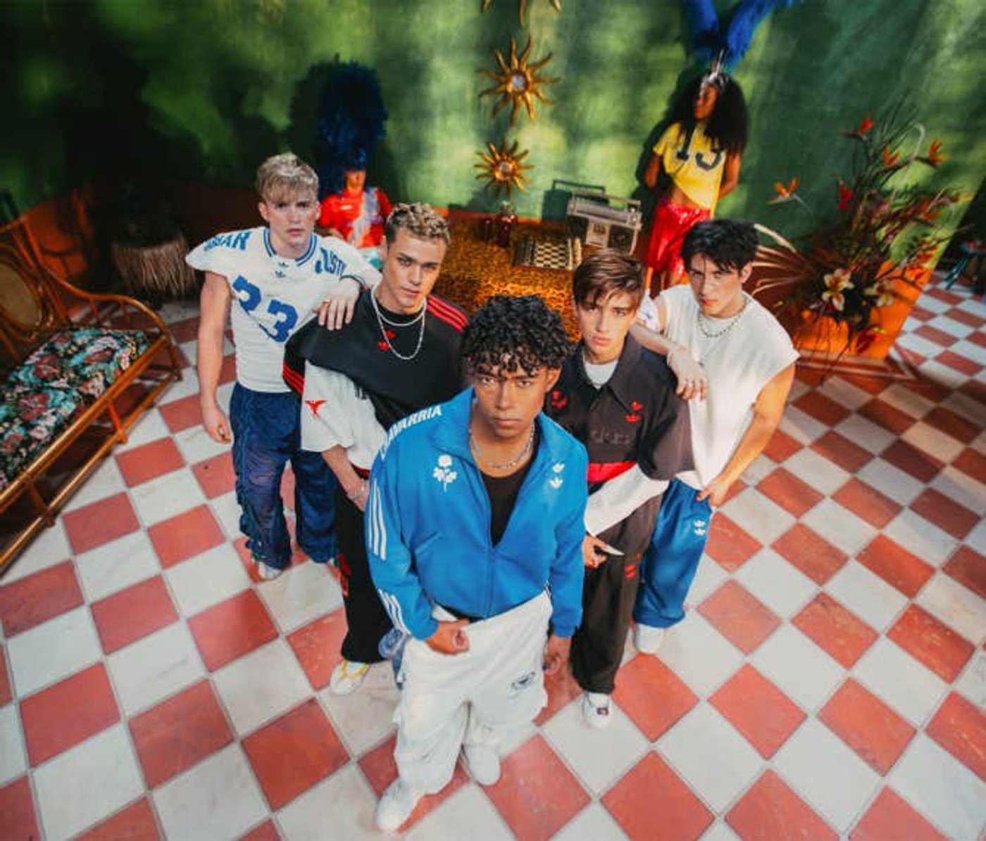 Integrantes do SANTOS BRAVOS na fotografia divulgada no anúncio oficial do single