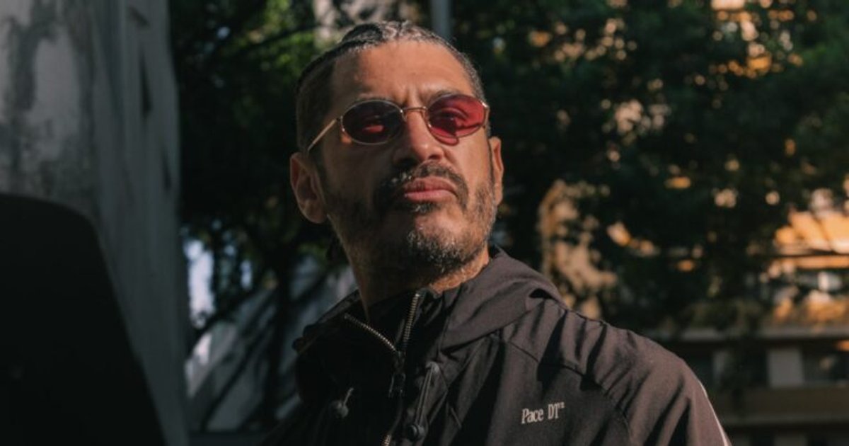 Criolo em retrato de divulgação