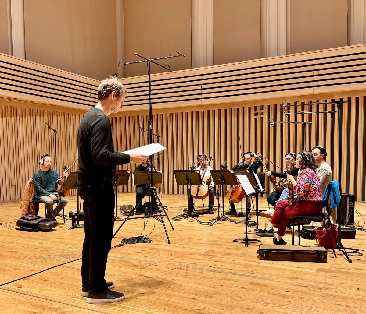Sven Helbig e o Manchester Camerata Octet durante gravação no Stoller Hall