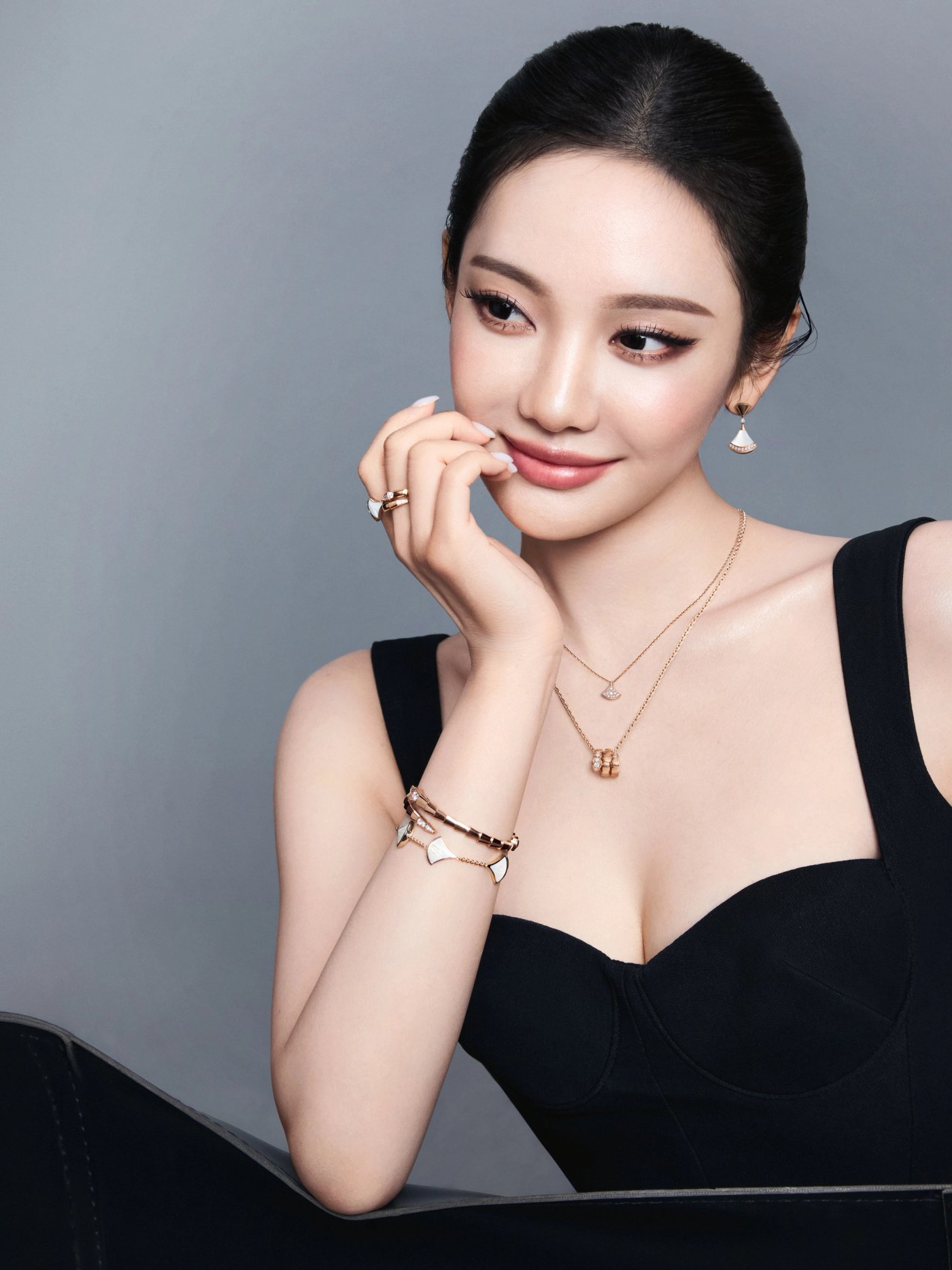Ningning em fotografia da campanha da Bvlgari