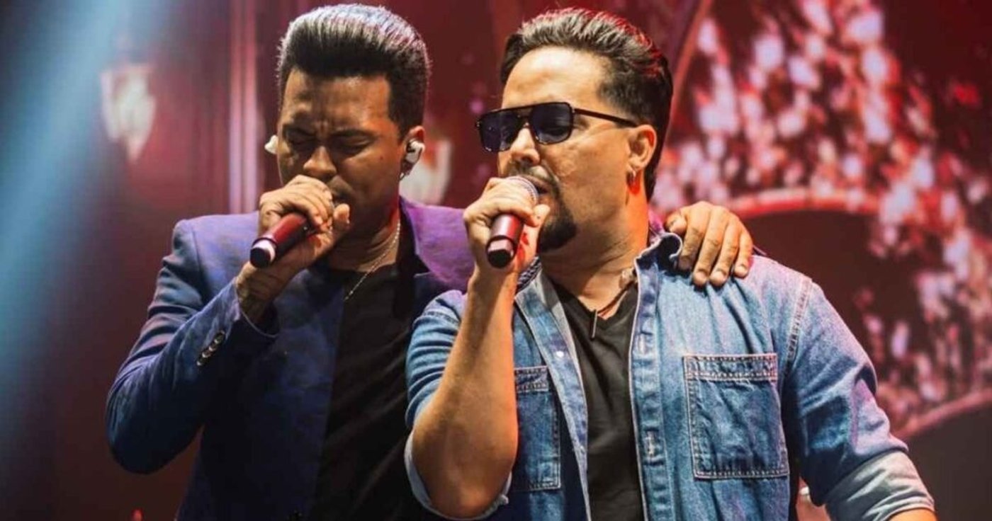 Kleo Dibah e Rafael cantam juntos no palco
