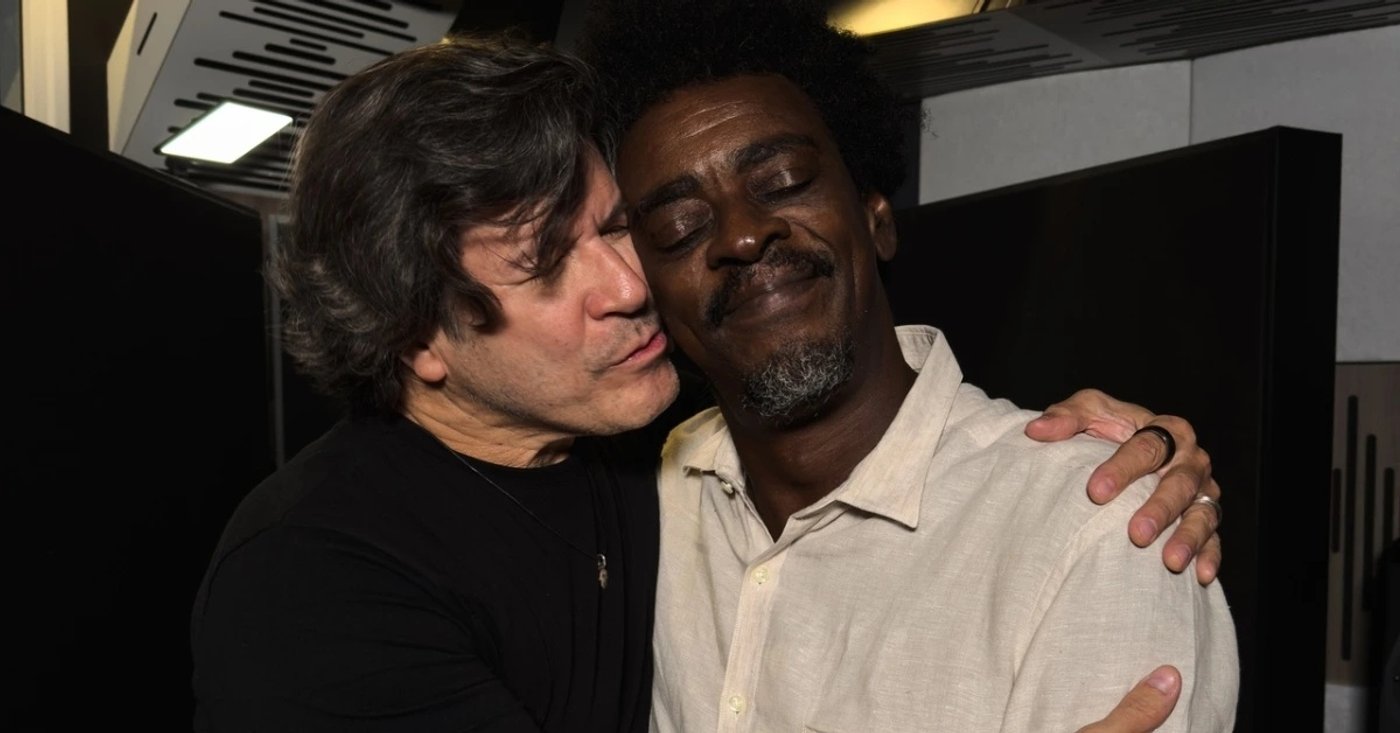 Paulo Ricardo e Seu Jorge juntos nos bastidores de Sangue Bom