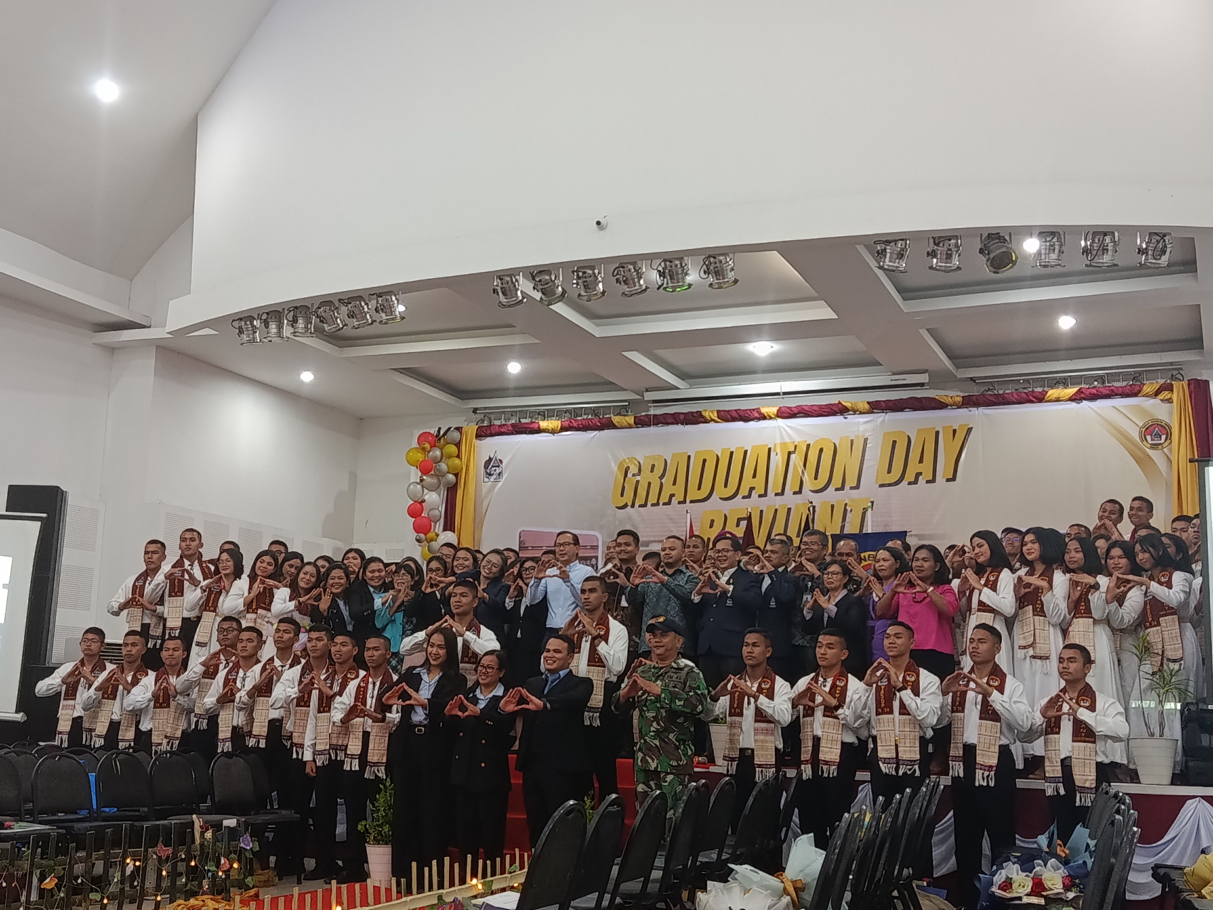 Graduation Day di TB Silalahi Center: Paryasop Kukuhkan 112 Alumni Baru