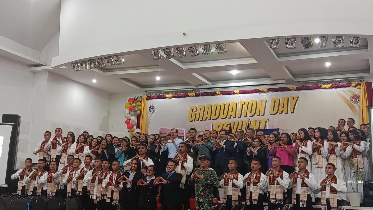 Graduation Day di TB Silalahi Center: Paryasop Kukuhkan 112 Alumni Baru
