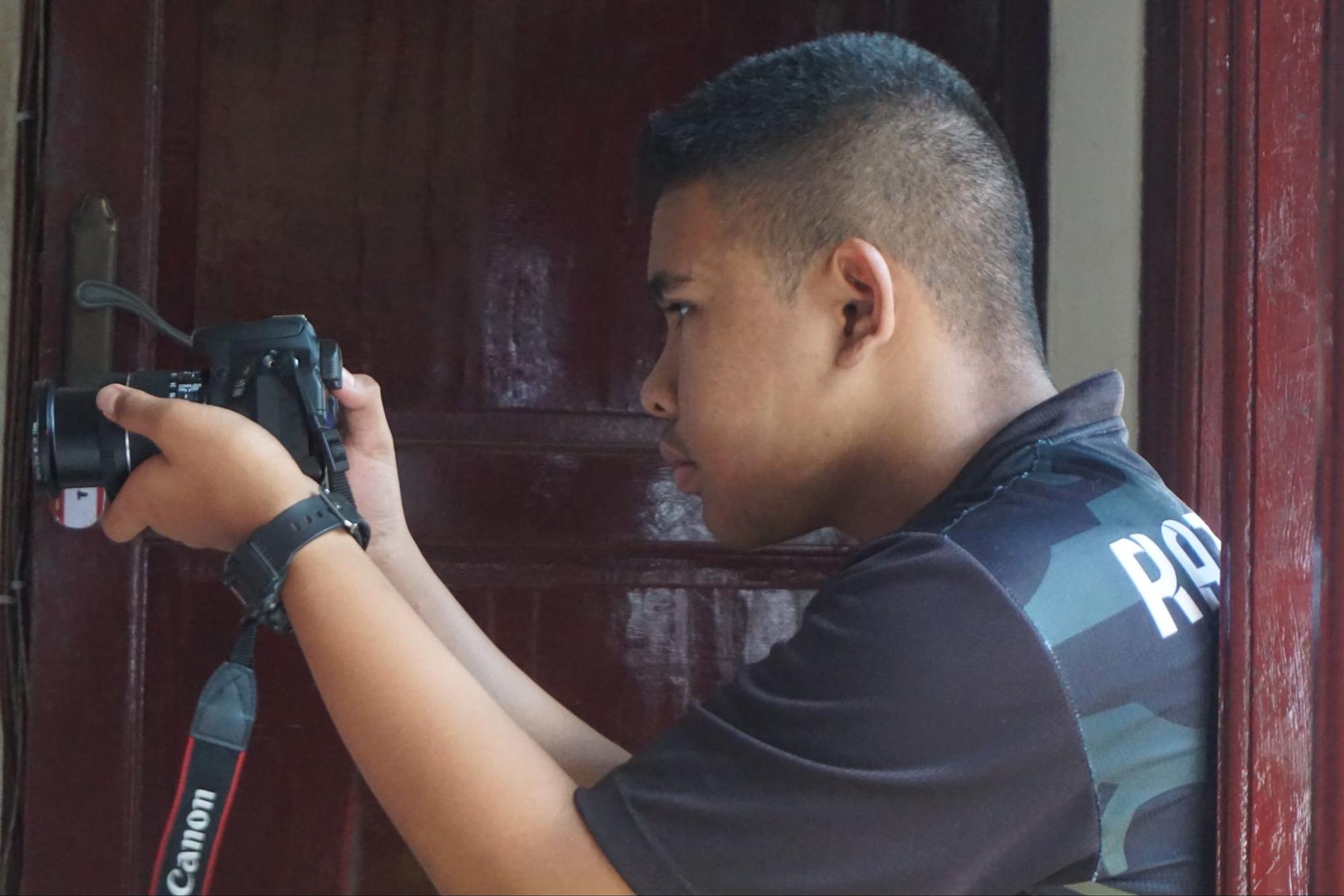 Alvito membidik dengan kamera Canon