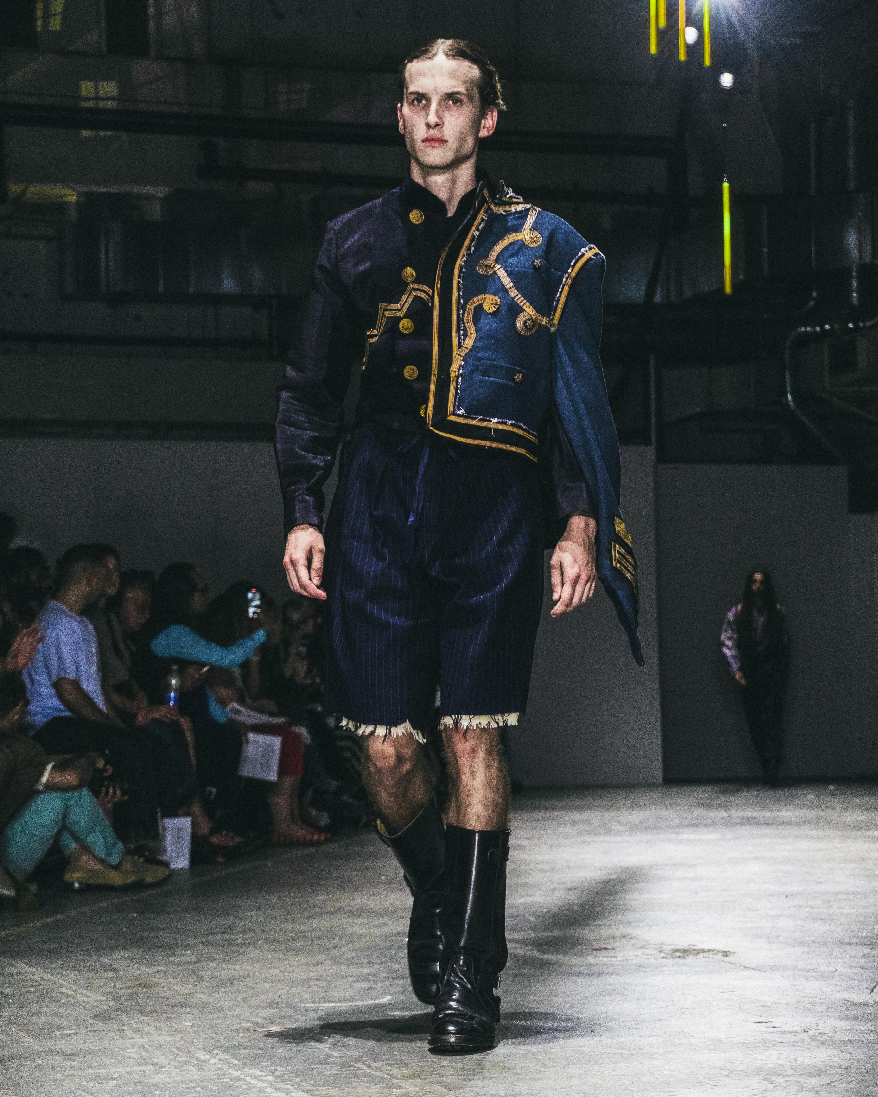 LOOK 2 of the Press show Finale