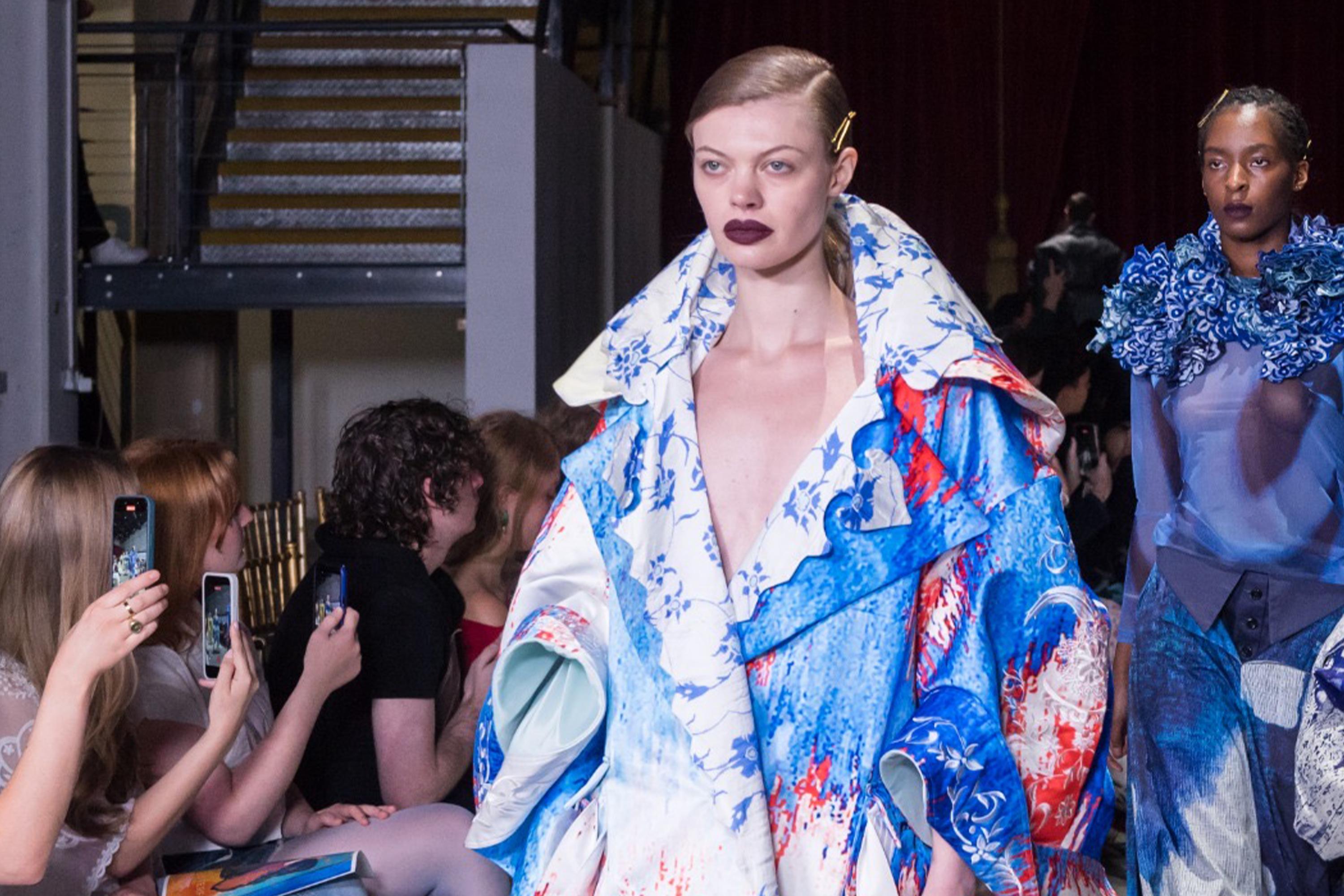 Gurbet Collection - Look 3