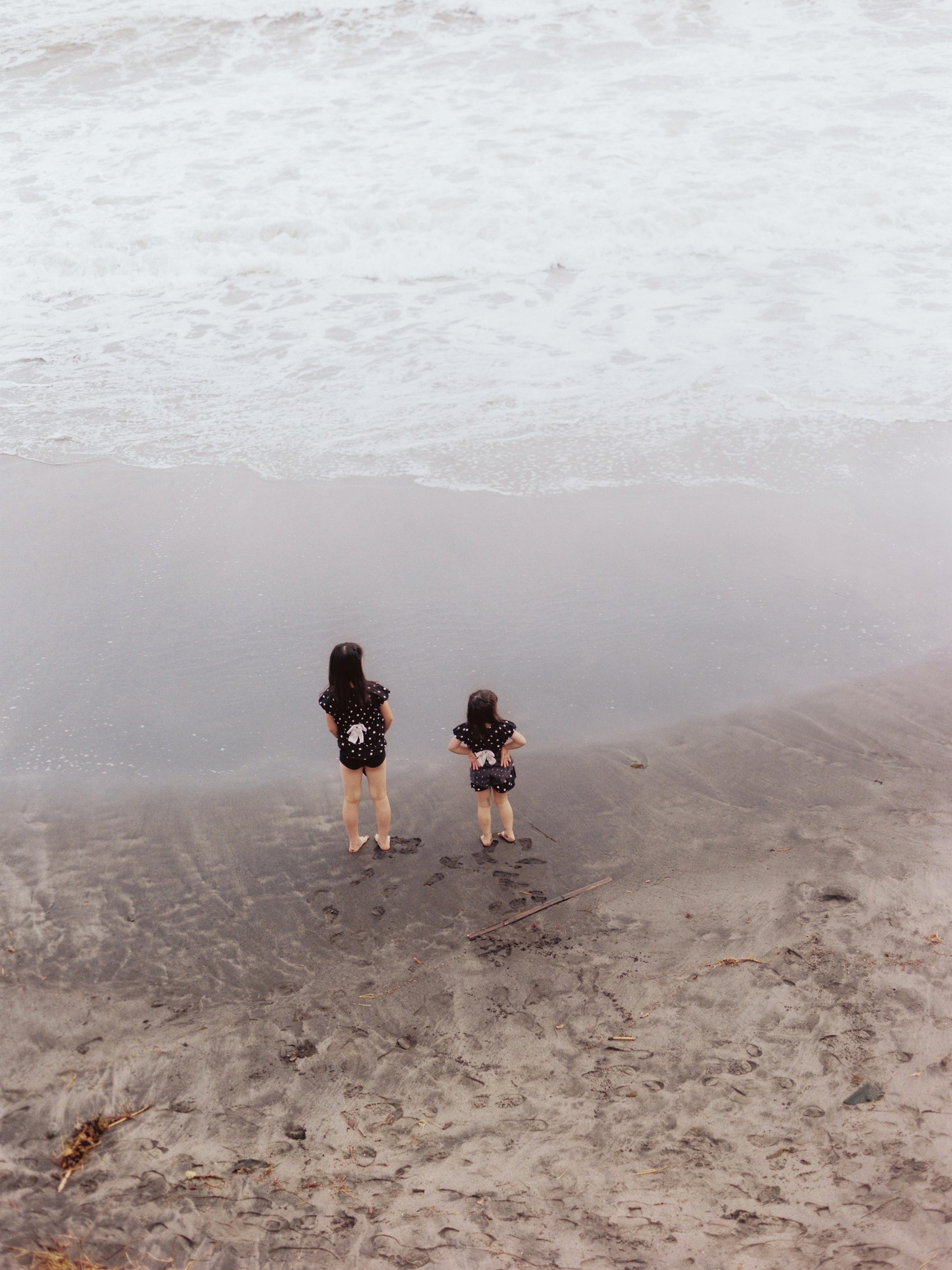 the girls watching the sea