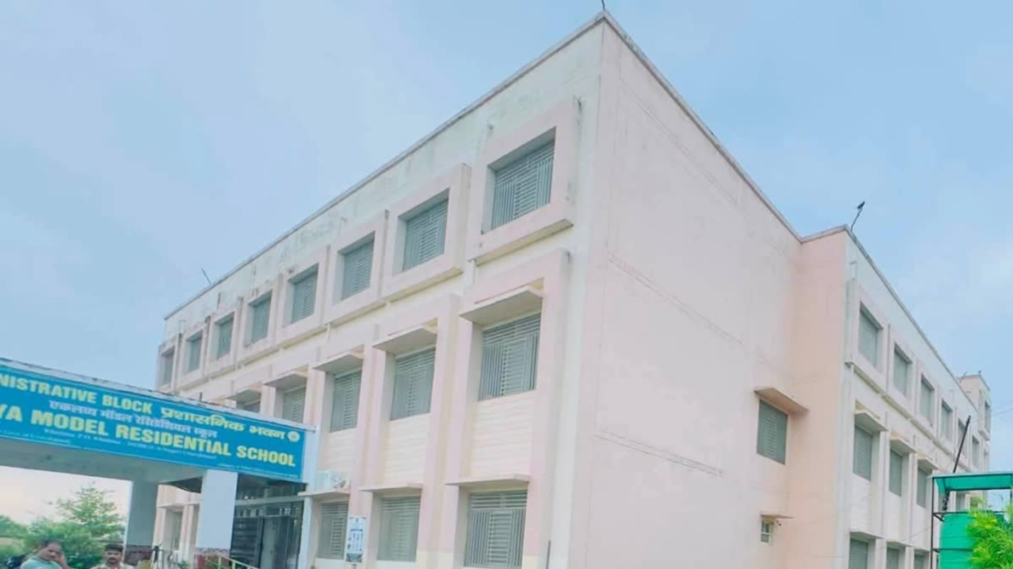 उत्तराखंड के एकलव्य आवासीय विद्यालय में बड़ा एक्शन: खराब खाने और बदहाली पर बच्चों का जोरदार प्रदर्शन, जानिए पूरा मामला