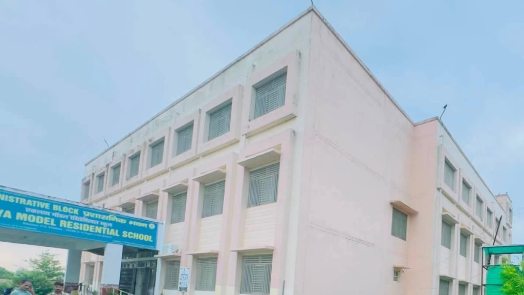उत्तराखंड के एकलव्य आवासीय विद्यालय में बड़ा एक्शन: खराब खाने और बदहाली पर बच्चों का जोरदार प्रदर्शन, जानिए पूरा मामला