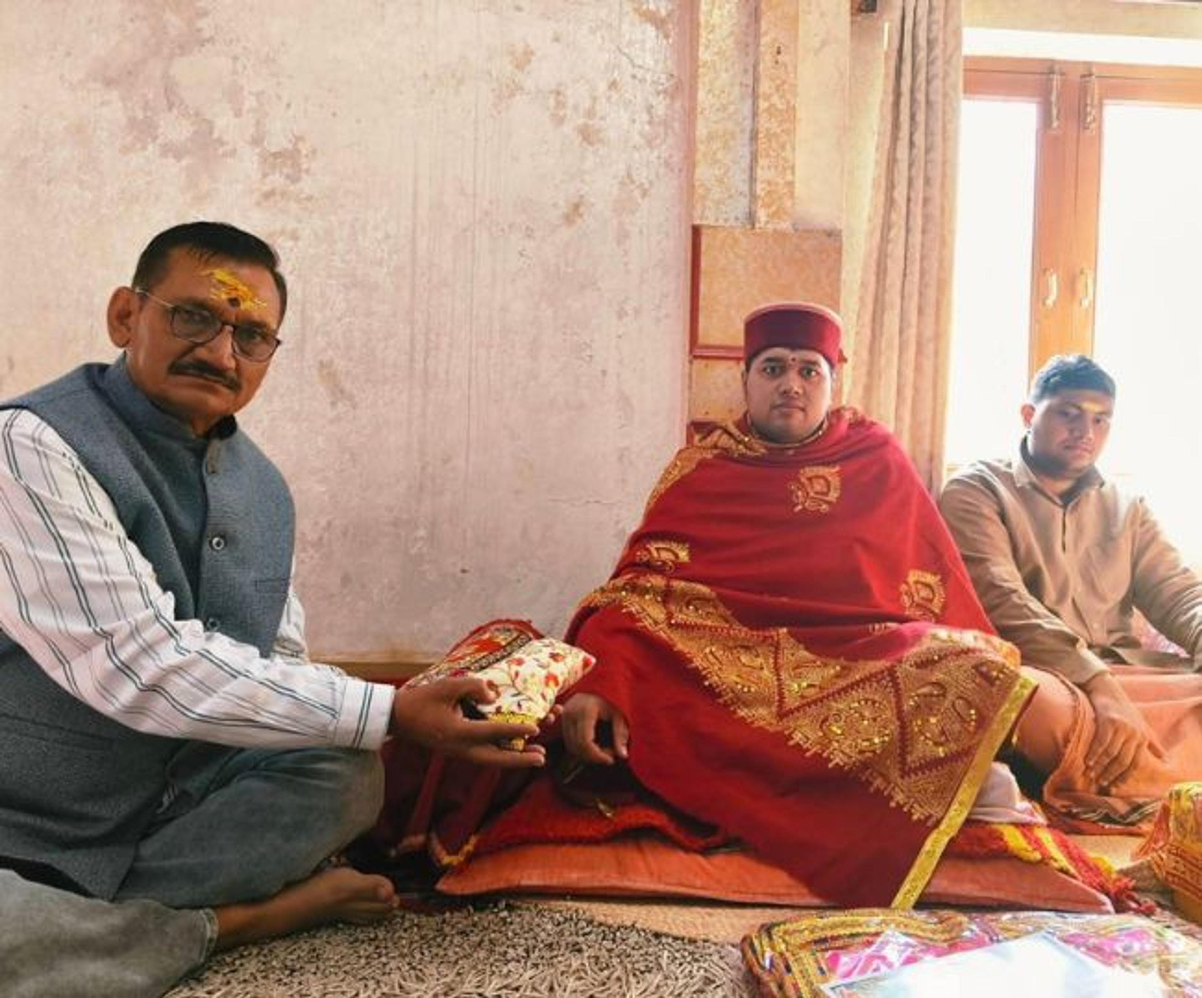 नंदा देवी बड़ी जात के लिए बदरीनाथ धाम पहुंचा न्योता: समिति पदाधिकारियों ने भगवान बदरी विशाल के किए दर्शन, रावल और माणा-बामणी के ग्रामीणों को किया आमंत्रित