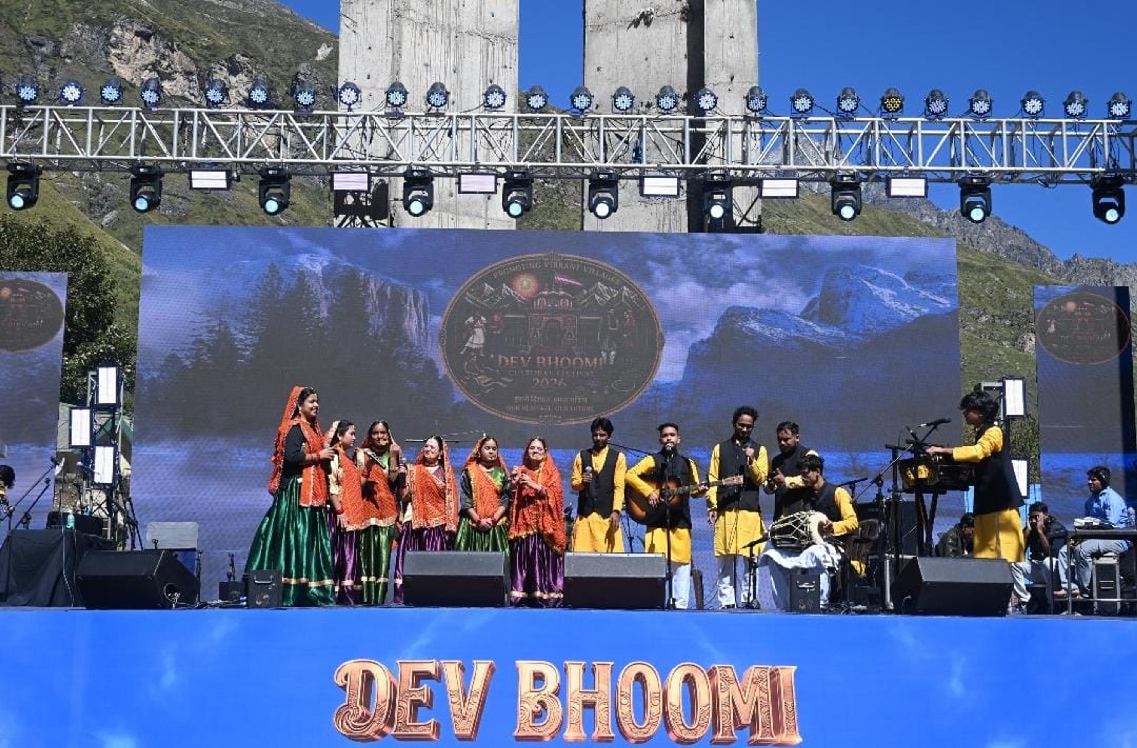 बदरीनाथ धाम में 'देवभूमि सांस्कृतिक महोत्सव-2026' का भव्य आगाज: सेना और प्रशासन की अनोखी पहल; लोक संस्कृति और सैन्य शक्ति का दिखा अनूठा संगम
