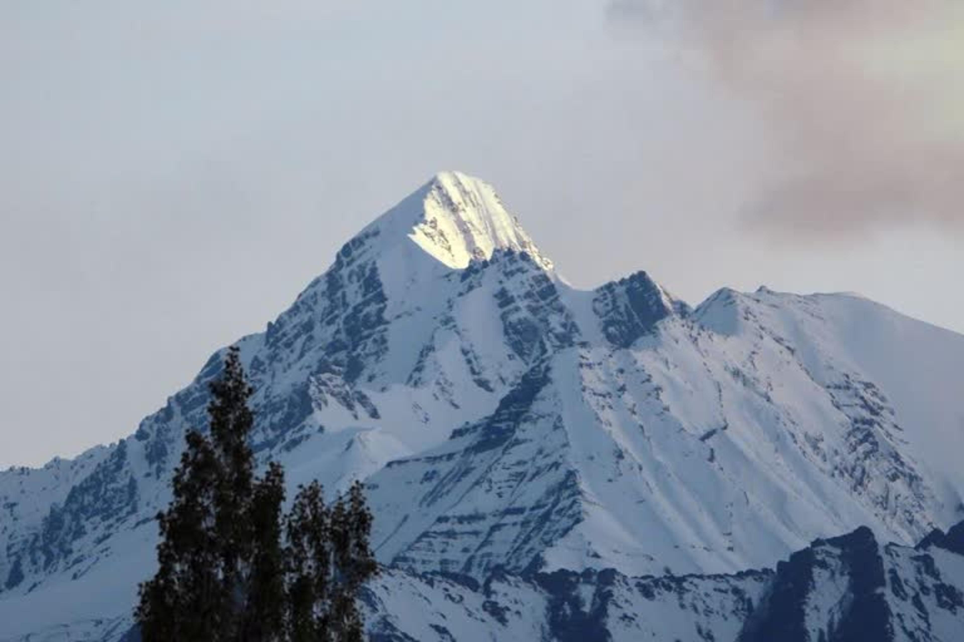 बदलते हिमालय पर मंथन: वैज्ञानिक आंकड़ों के दम पर बनेगी नई पर्यावरण नीति